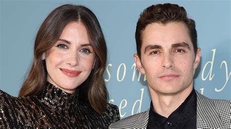 Comfortably Naked: Dave Franco and Alison Brie on Somebody I。